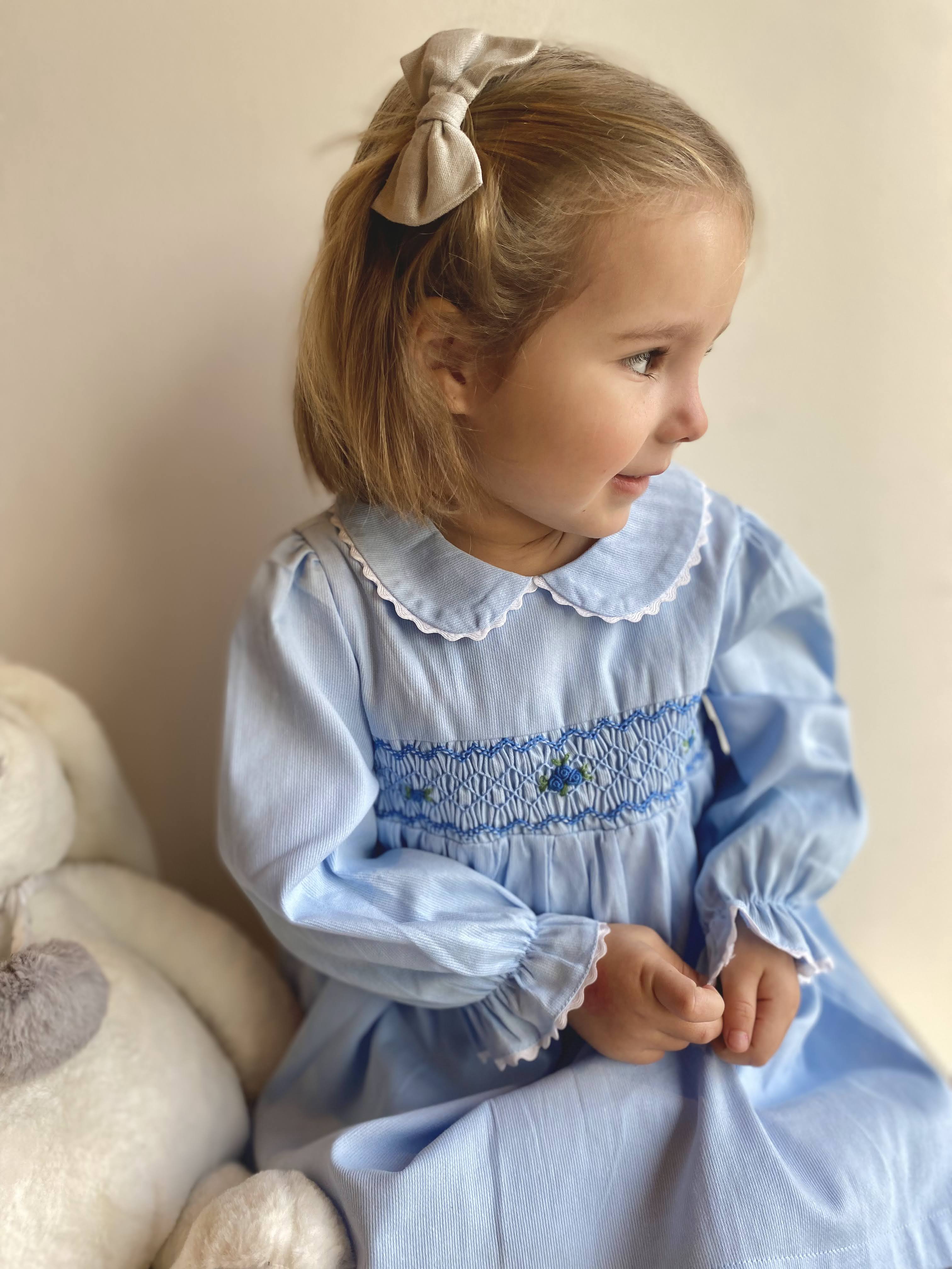Vista de Vestido Colomba Smock Celeste