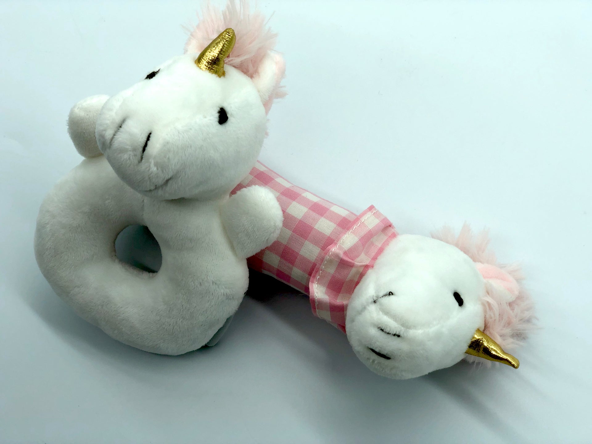 Vista de Pack sonajero unicornio cuadrille rosado