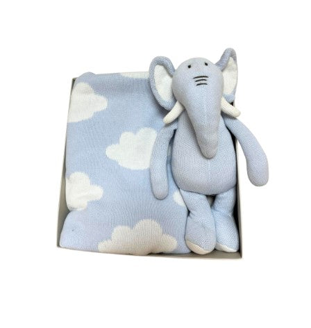 Pack manta celeste con nubes blancas y peluche de elefante celeste