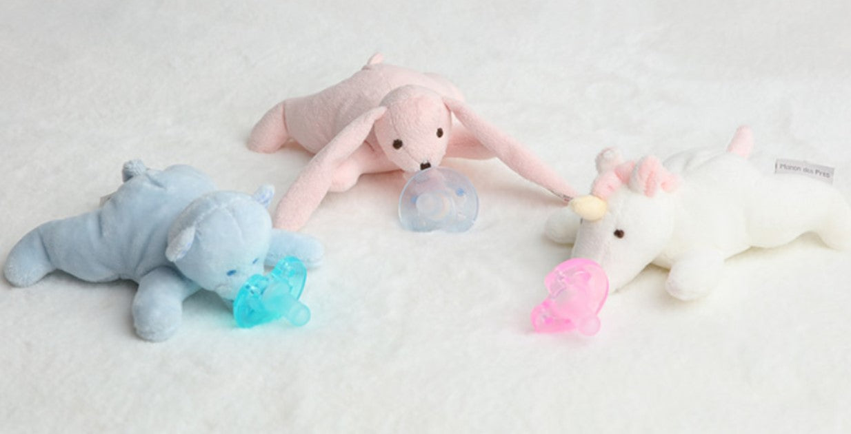 Vista de Sujetador de chupete en forma de unicornio blanco plush